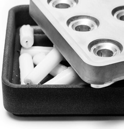 Bild av elegant och funktionell ljushållare i kork