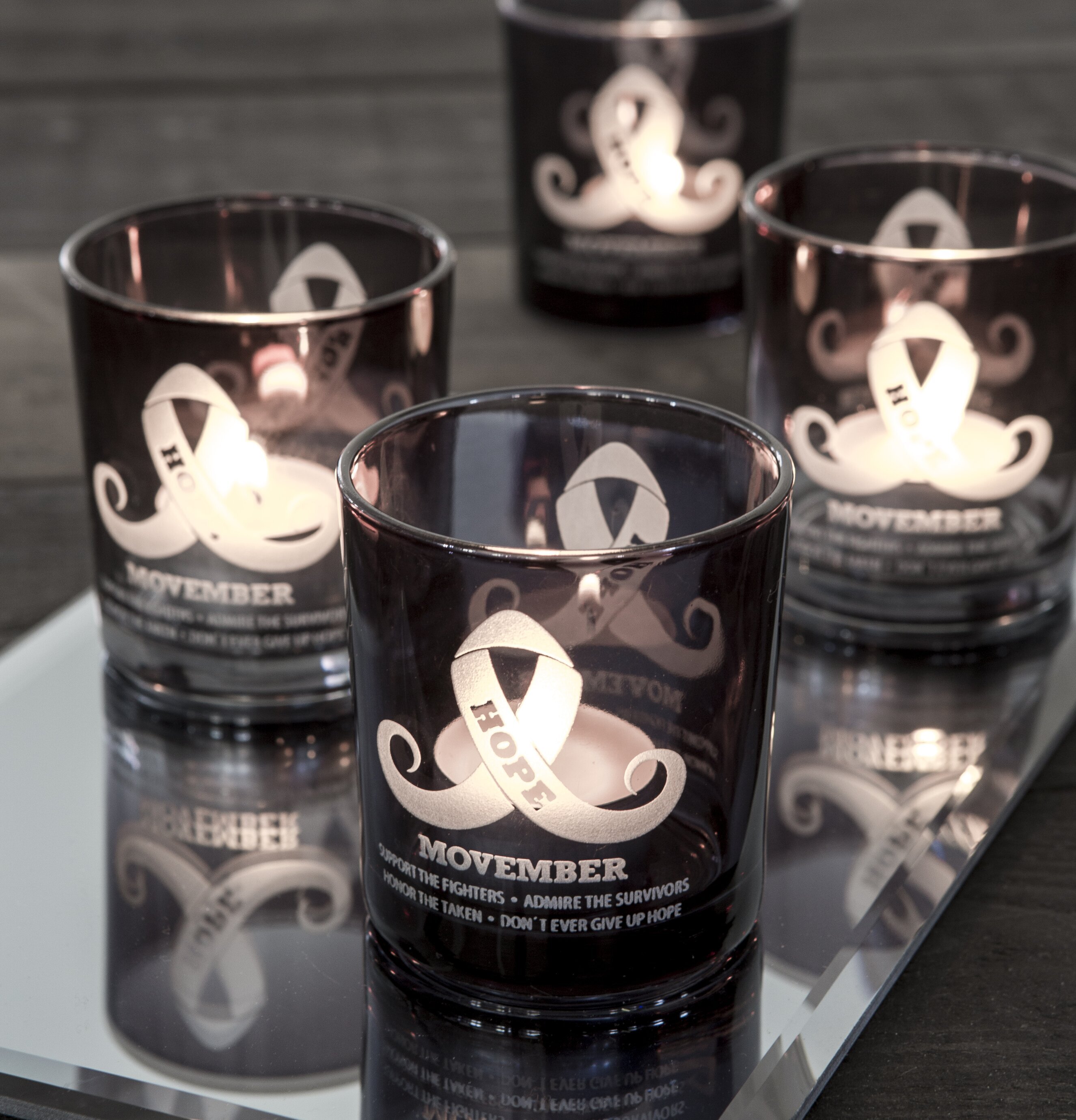 Foto av eleganta ljuslyktor med hopp och solidaritet