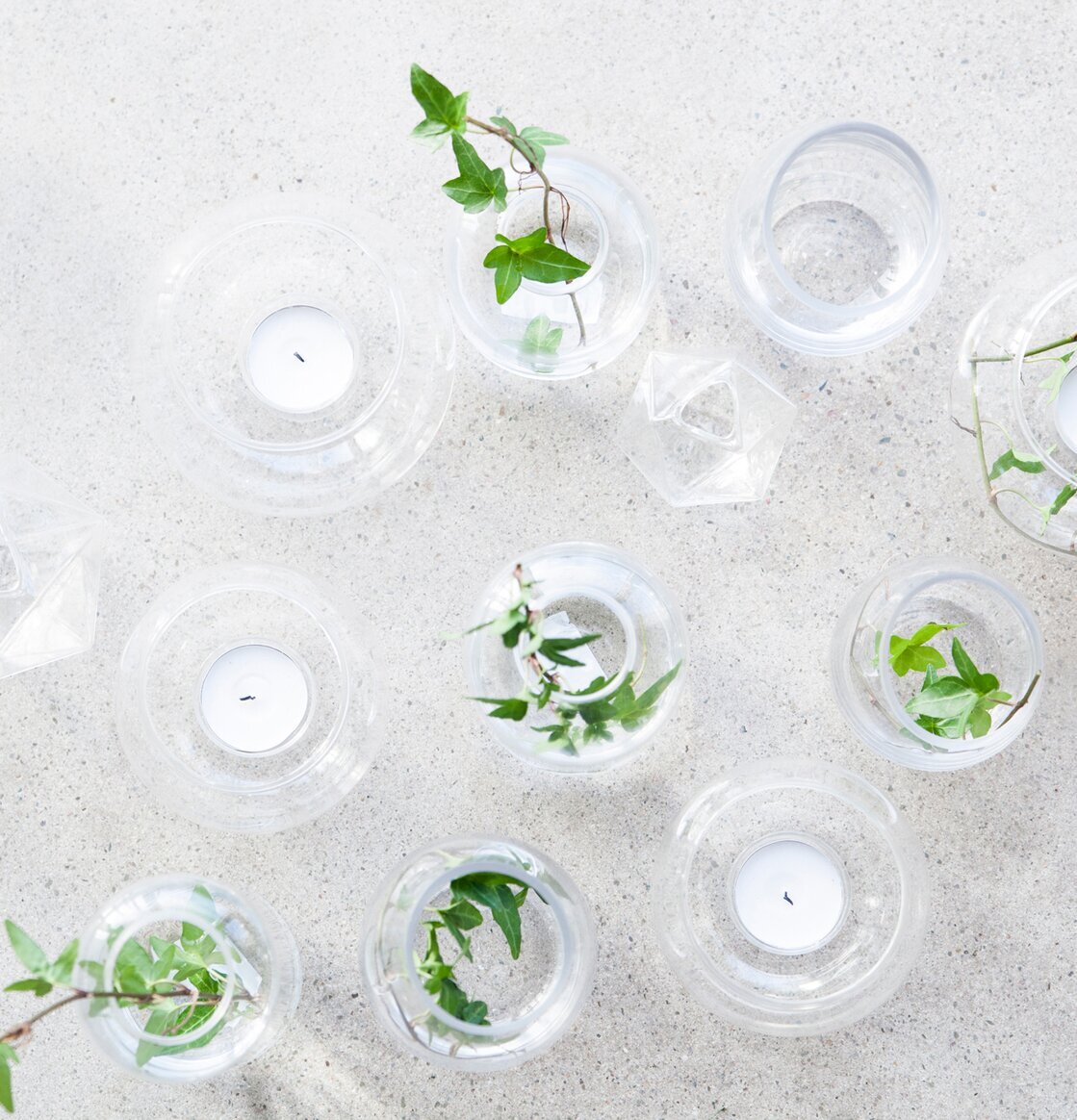 Lindhov Glasboll Liten från Storefactory på betonggolv