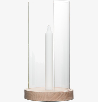 Bild av stilren ljuslykta med glas och trädesign