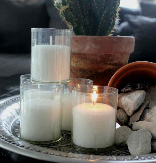 Bild av stilrena ljus och kaktus i harmonisk miljö