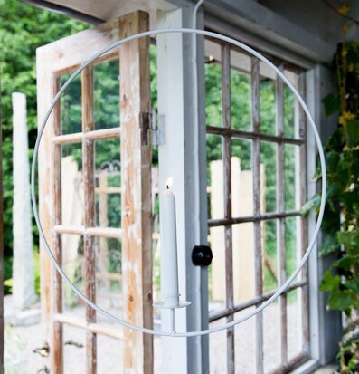 Bild av elegant ljusring i minimalistisk design