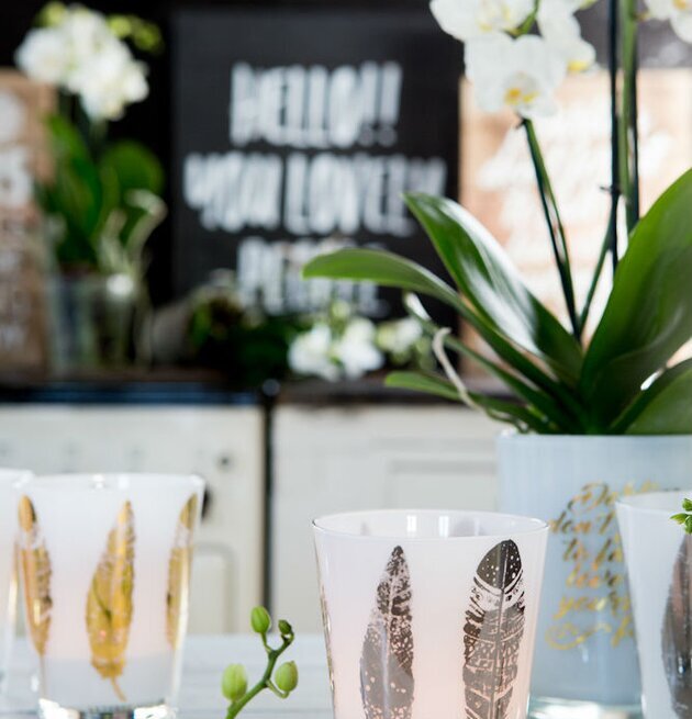 Dusty Feathers Silver - Majas Cottage från Majas Cottage