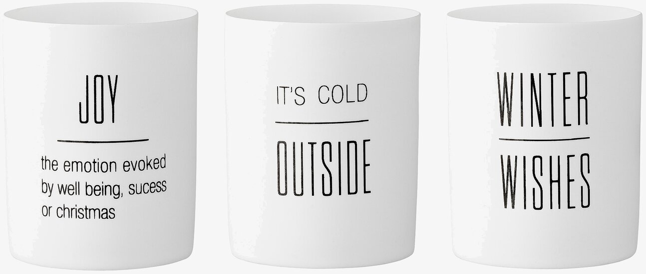 Bild med tre stilrena ljuslyktor för vinterdekoration