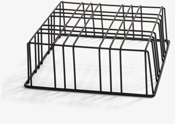 Bild av svart ljuslykta i geometrisk metallstruktur