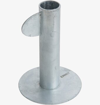 Foto av minimalistisk och funktionell ljusstake i metall