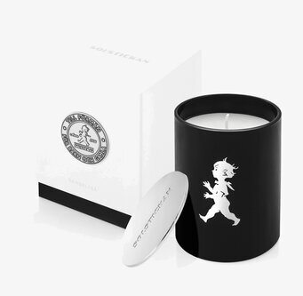 Bild av stilren ljuslykta med sandelträdoft