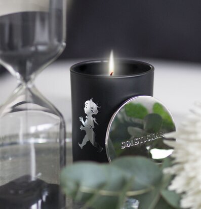 Foto av elegant doftljus med stilren och tidlös design