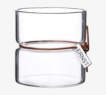 Foto av stilren och modern värmeljuslykta i glas