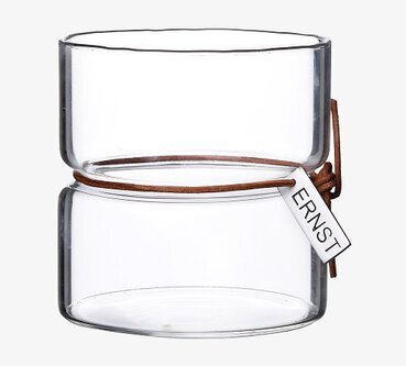 Foto av stilren och modern värmeljuslykta i glas