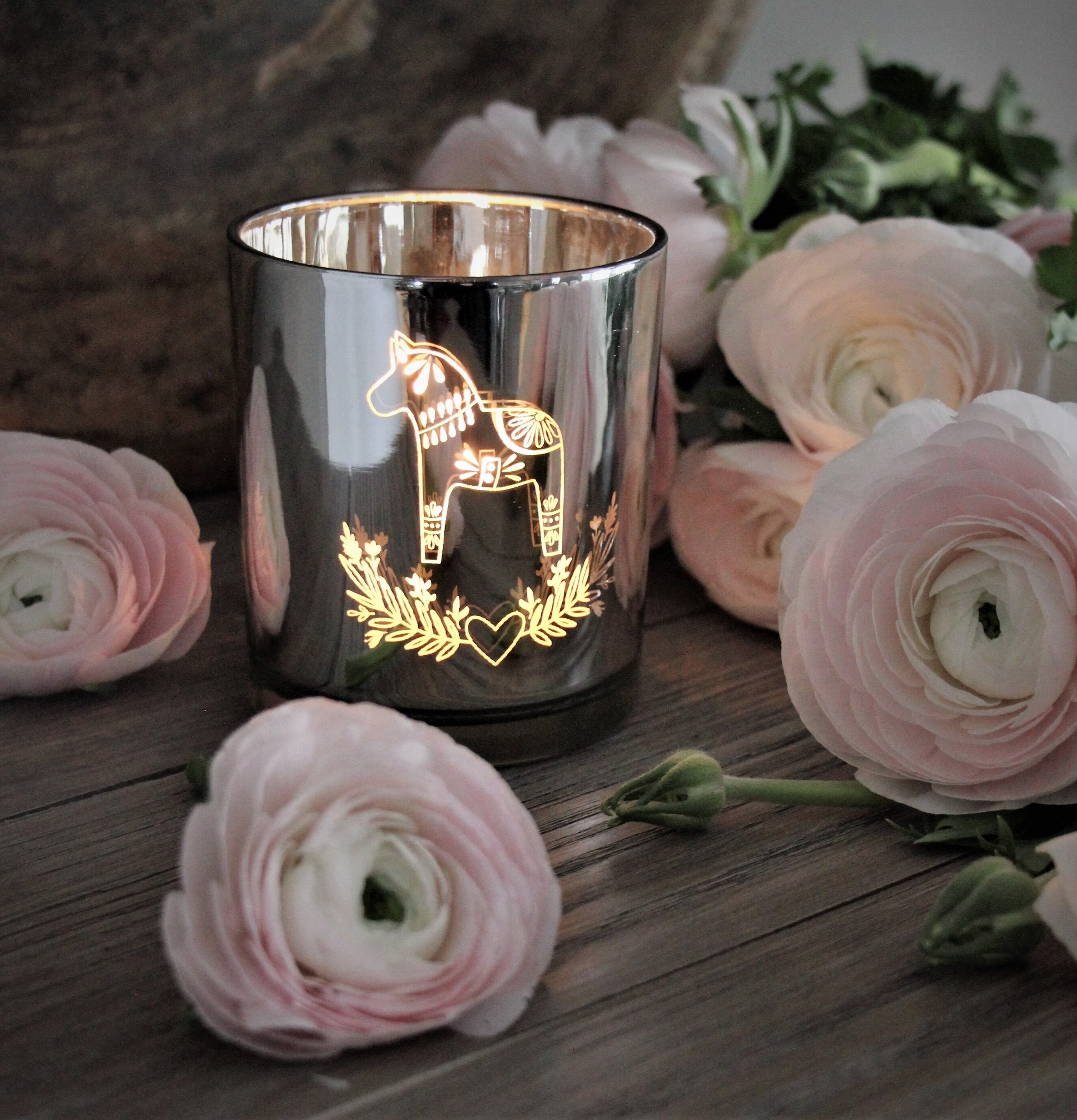 Ljuslykta - Chevas Silver från Majas Cottage med dalahäst