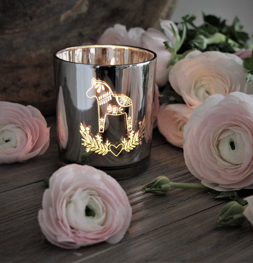 Ljuslykta - Chevas Silver från Majas Cottage med dalahäst