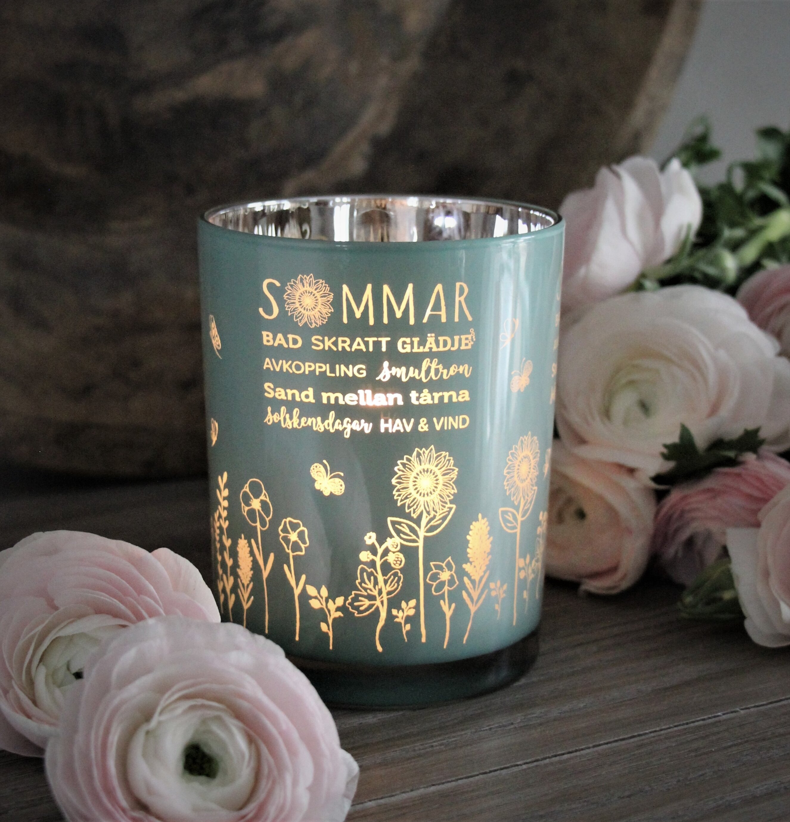 Ljuslykta - Sommar Aqua från Majas Cottage med blommotiv