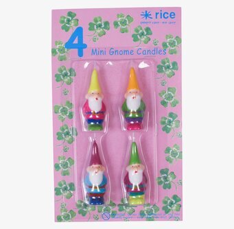 Bild av färgglada tomteljus i dekorativ förpackning