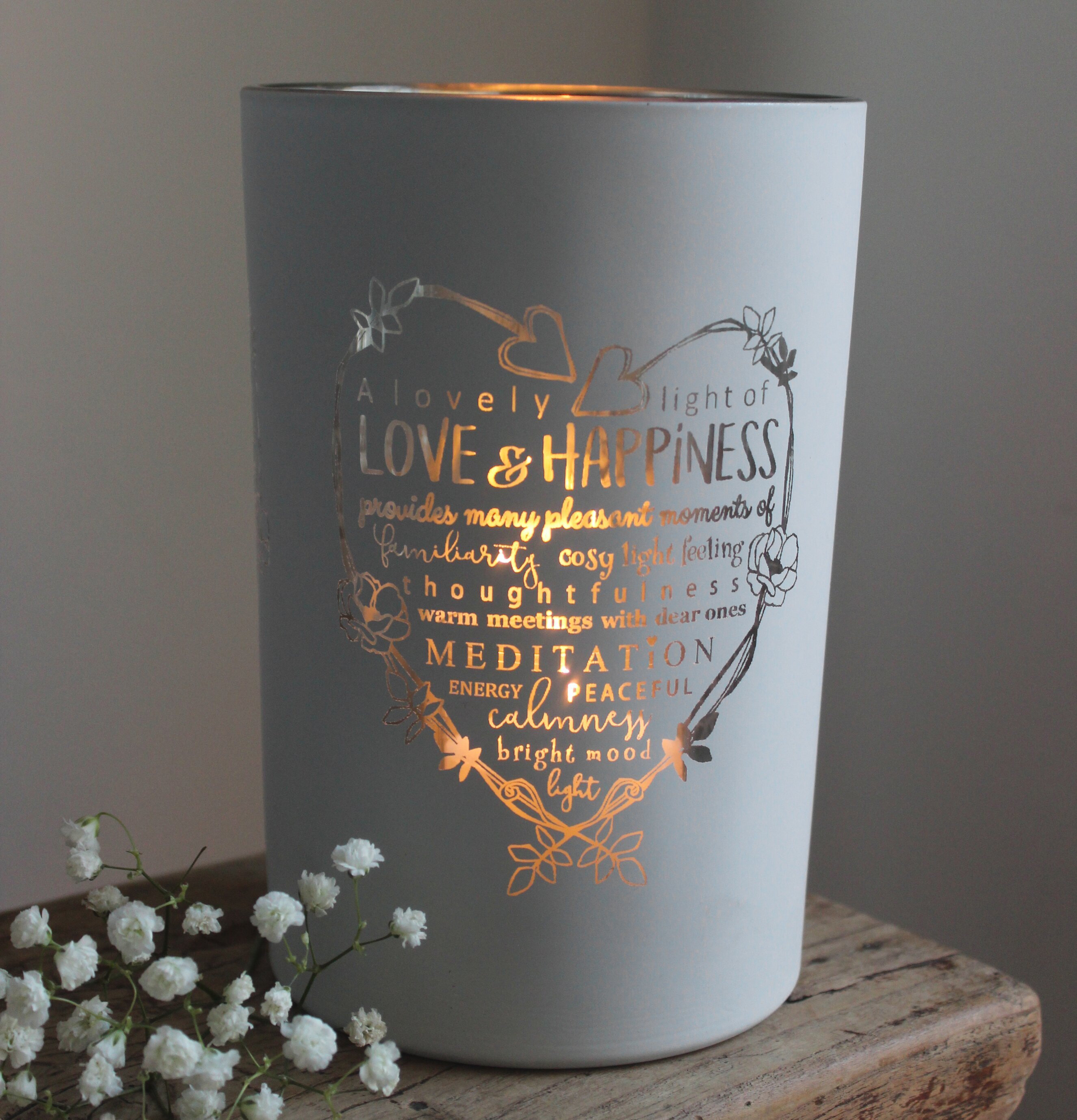 Bild av ljuslykta med kärleksfullt och varmt sken