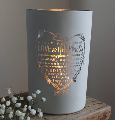 Bild av ljuslykta med kärleksfullt och varmt sken