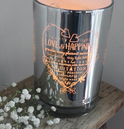 Bild av ljuslykta med harmonisk och rofylld känsla