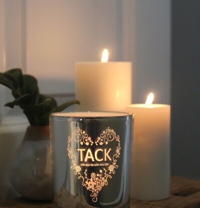 Bild av stämningsfull ljuslykta och harmonisk atmosfär