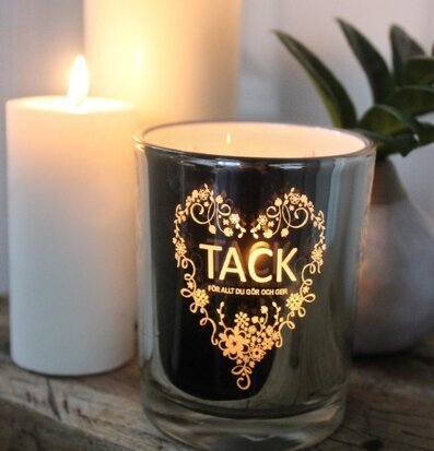 Foto av elegant grå ljuslykta med varm atmosfär