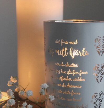 Bild av elegant ljuslykta i harmonisk inredning