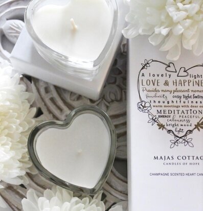 Bild av hjärtformat ljus med kärlek och harmoni