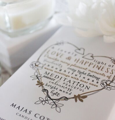 Bild av stilren ljusdesign med naturliga element