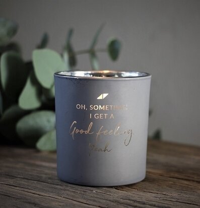 Foto av stilfull ljuslykta med minnesvärd design