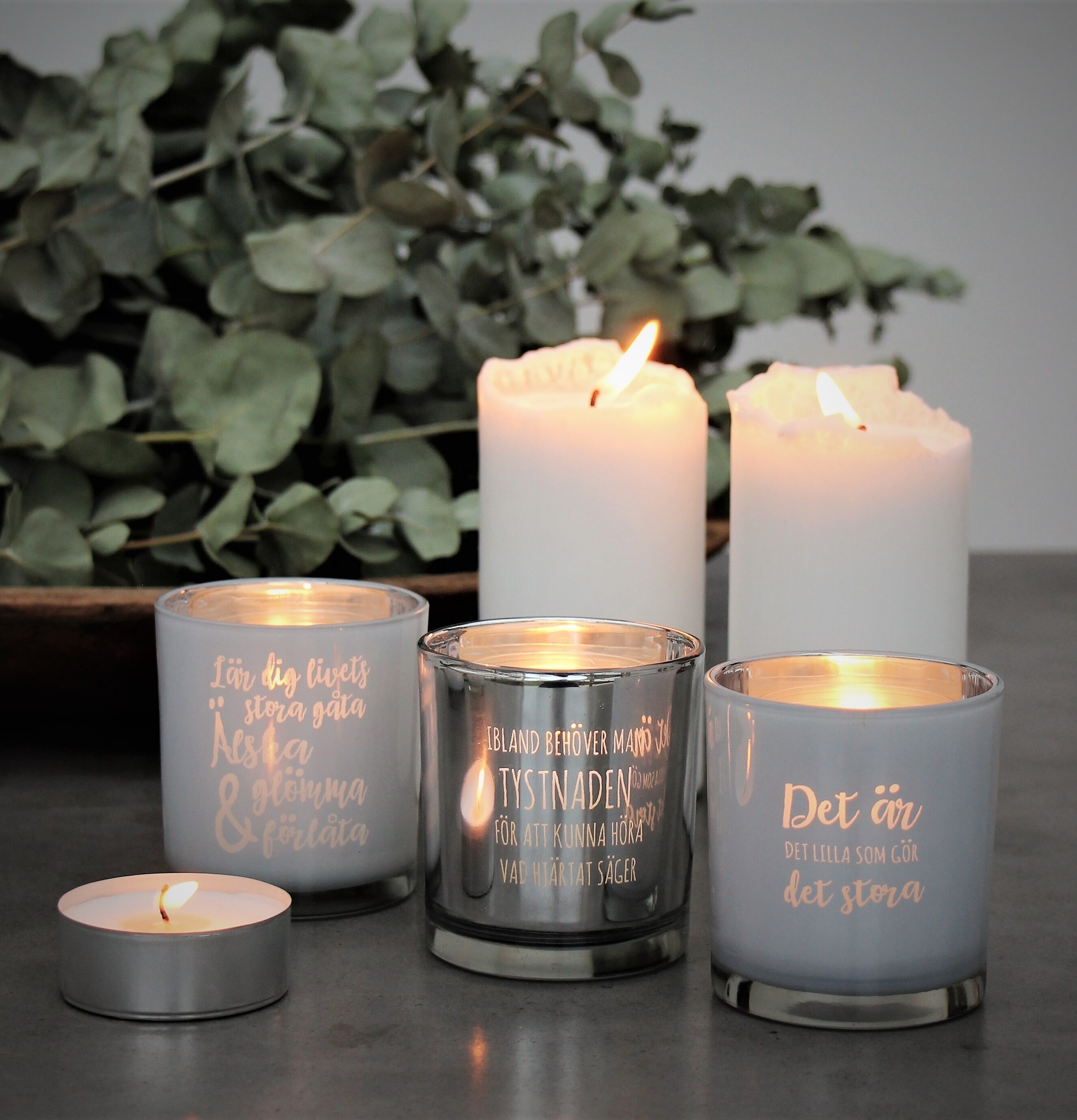 Ljuslykta - Tystnaden från Majas Cottage med varma ljus