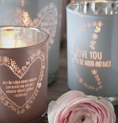 Bild av ljuslyktor med nordisk design och harmoni