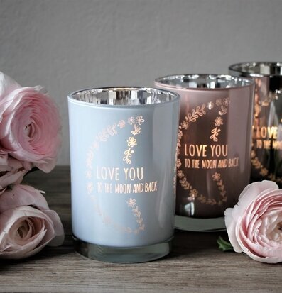 Bild av ljuslyktor med romantisk och naturlig känsla