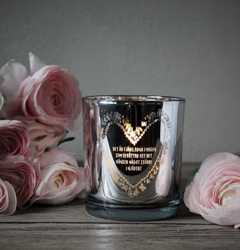 Ljuslykta - Fjärilarna Silver från Majas Cottage med rosor