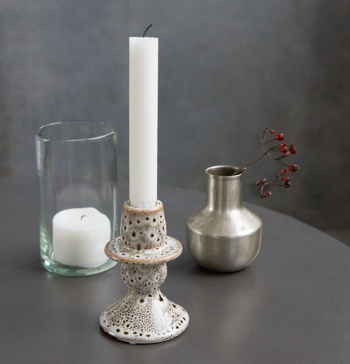 Ljushållare Retro från House Doctor med glasljus och vas