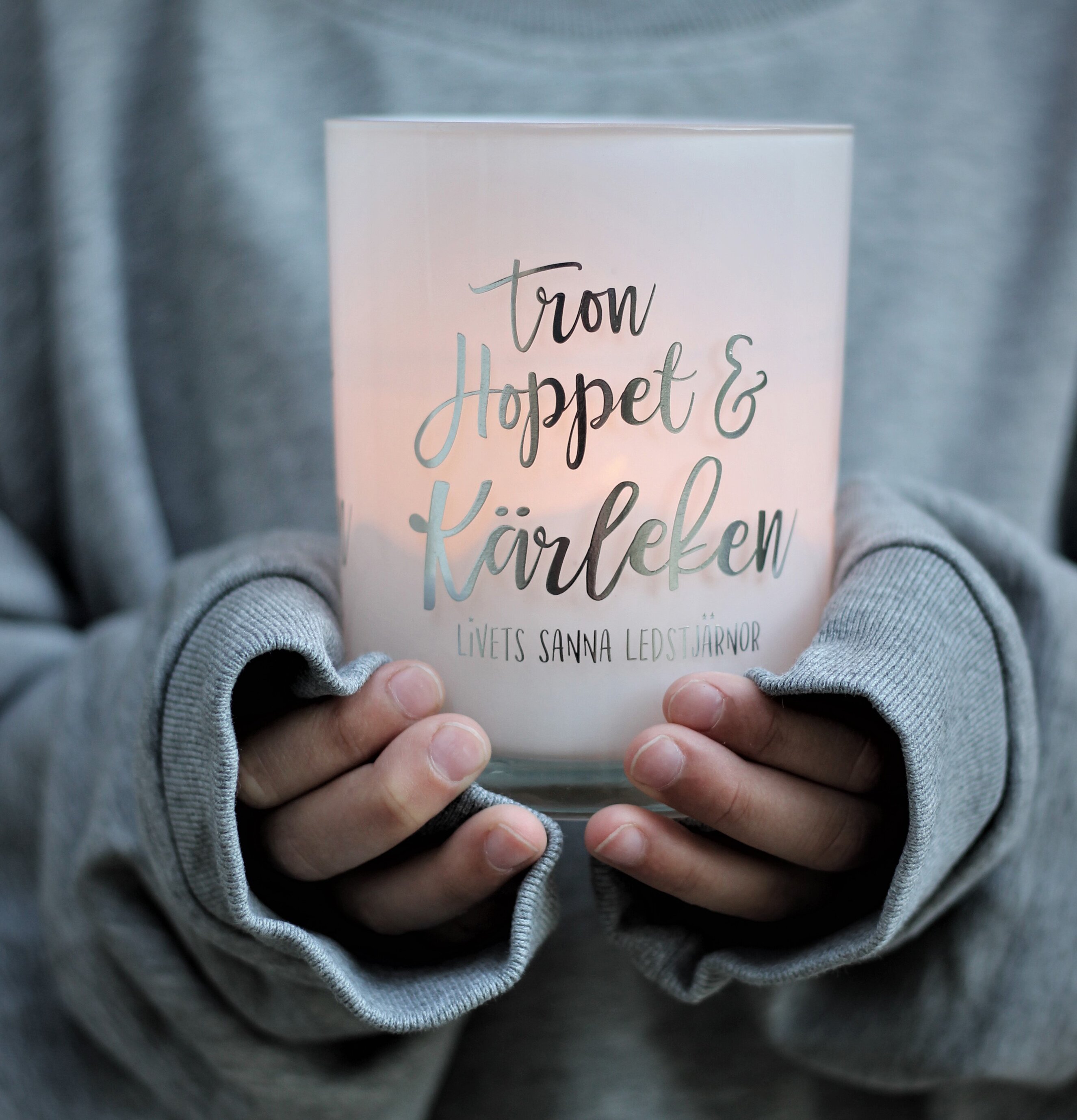 Ljuslykta Tron Hoppet & Kärleken från Majas Cottage