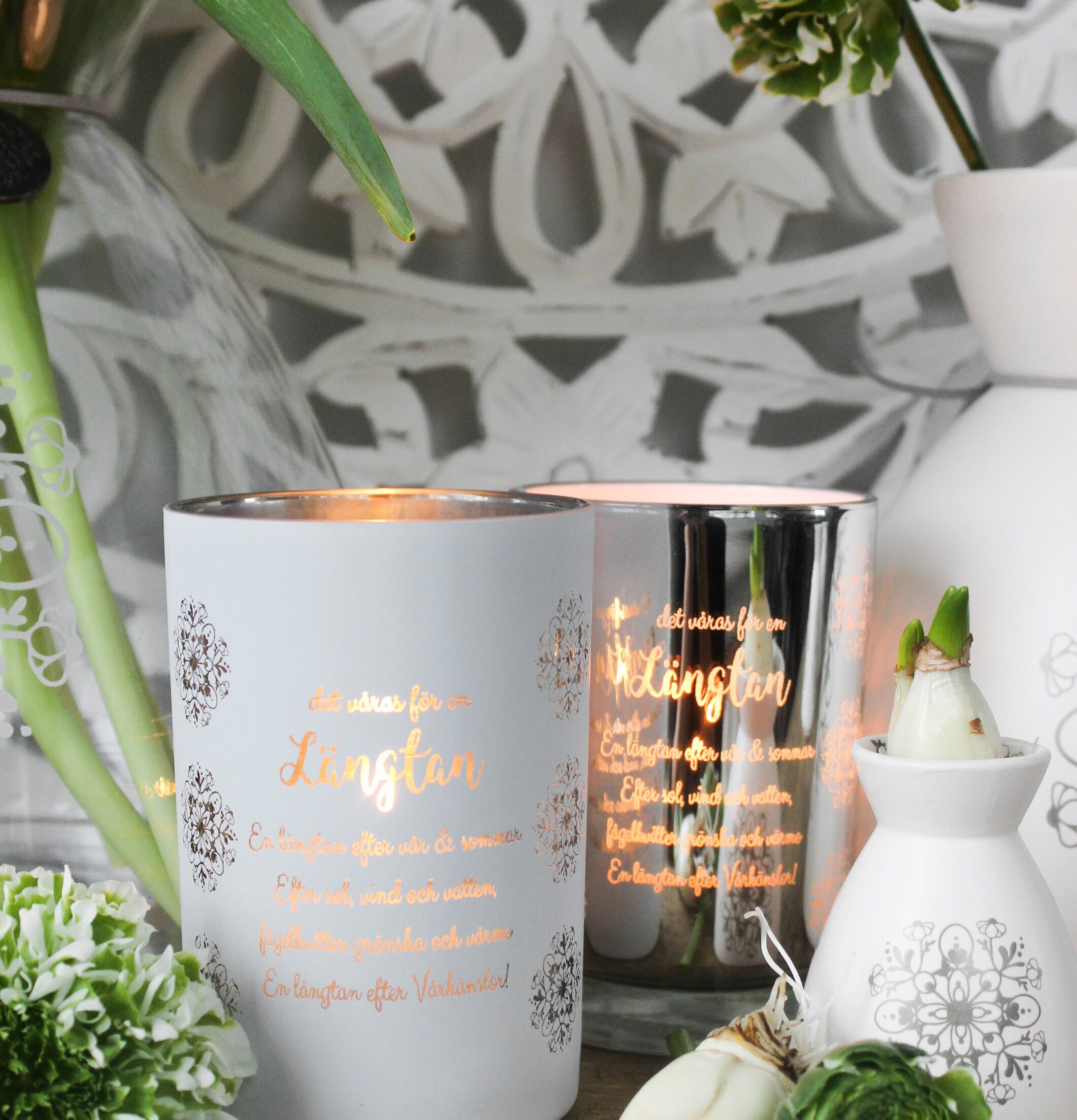 Längtan Vit/Silver ljuslyktor från Majas Cottage i trädgård