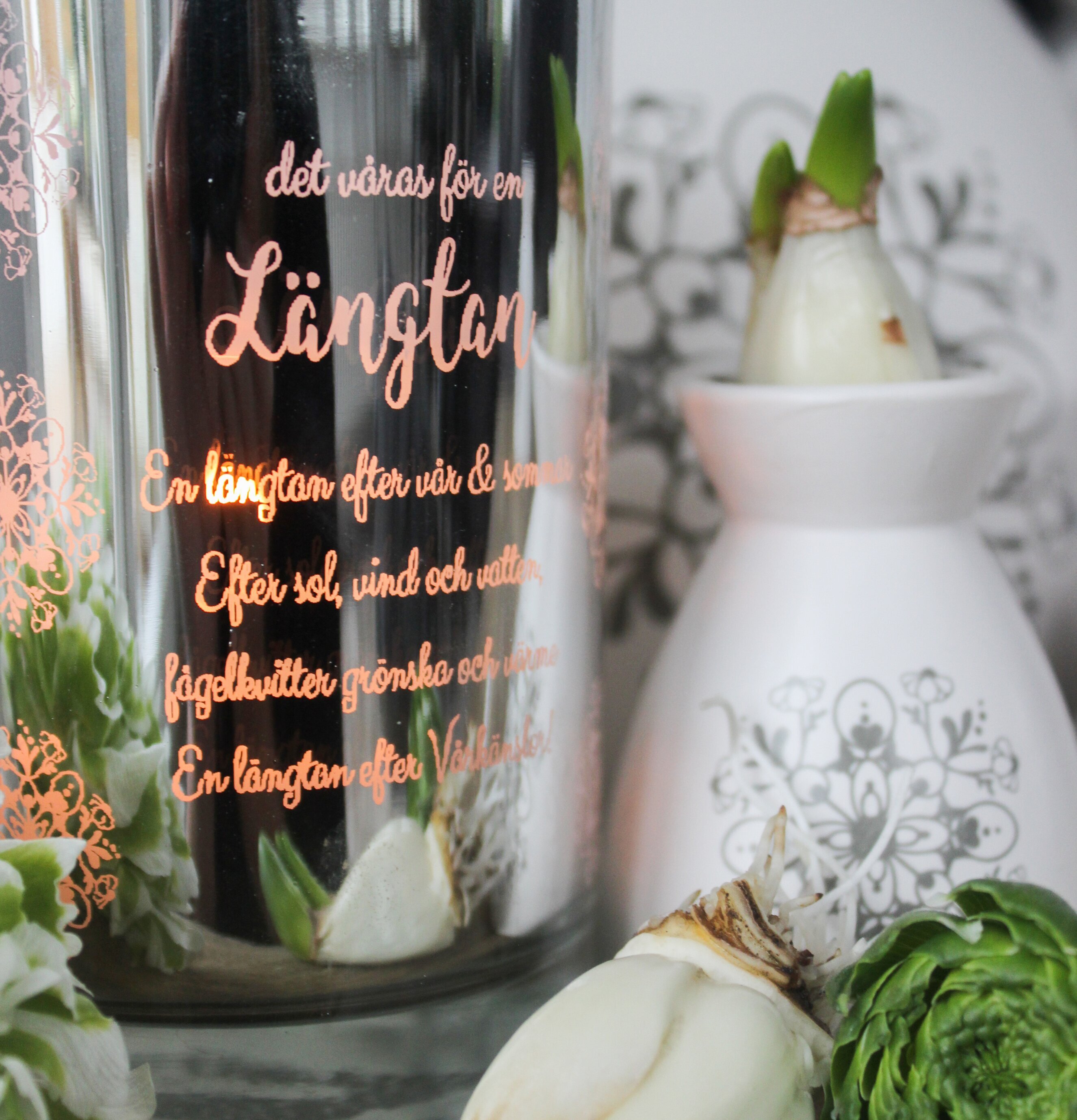 Längtan Silver/Vit från Majas Cottage, ljus med koppartext