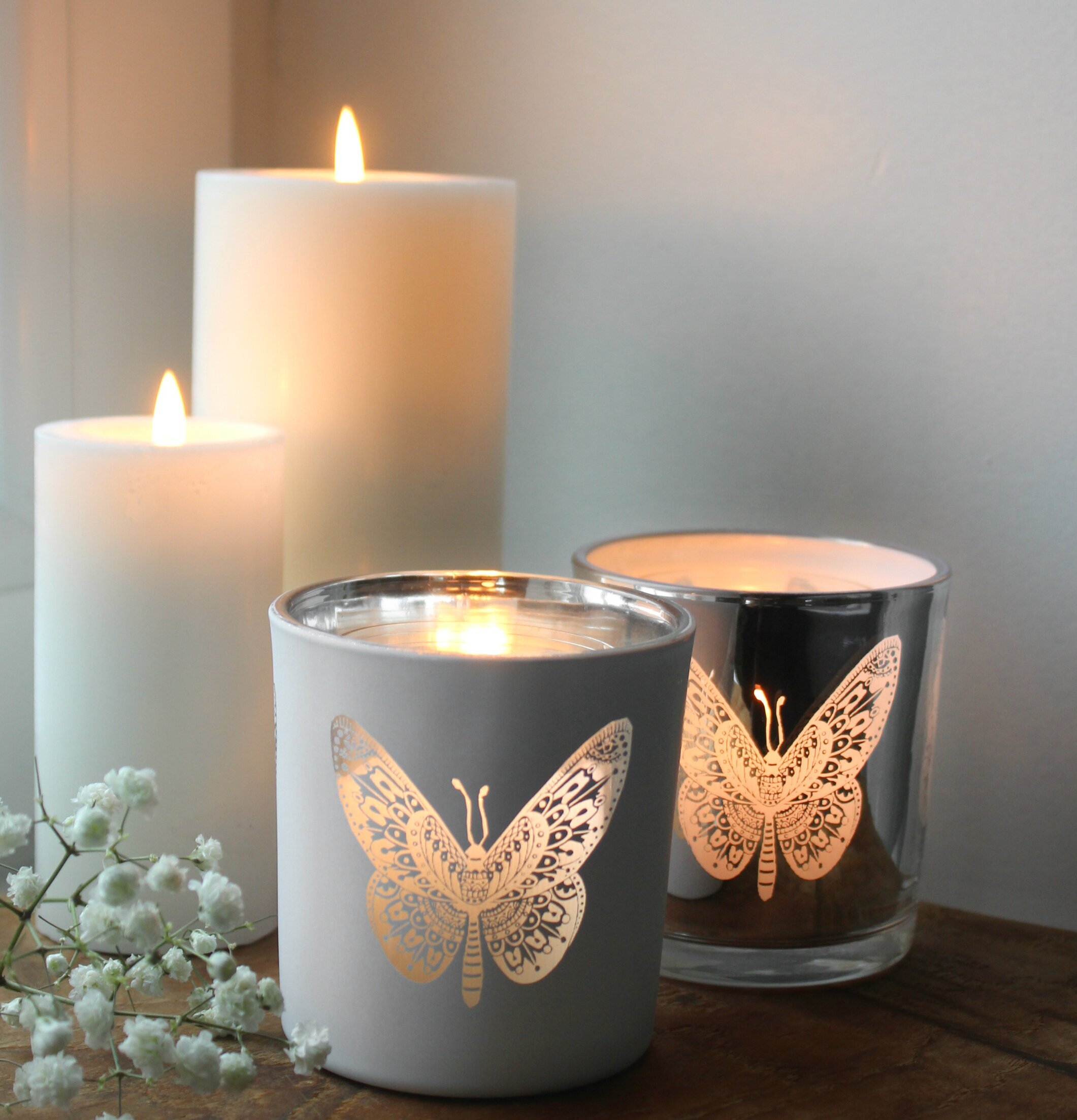 Ljuslykta Butterfly Silver/Vit från Majas Cottage med blockljus