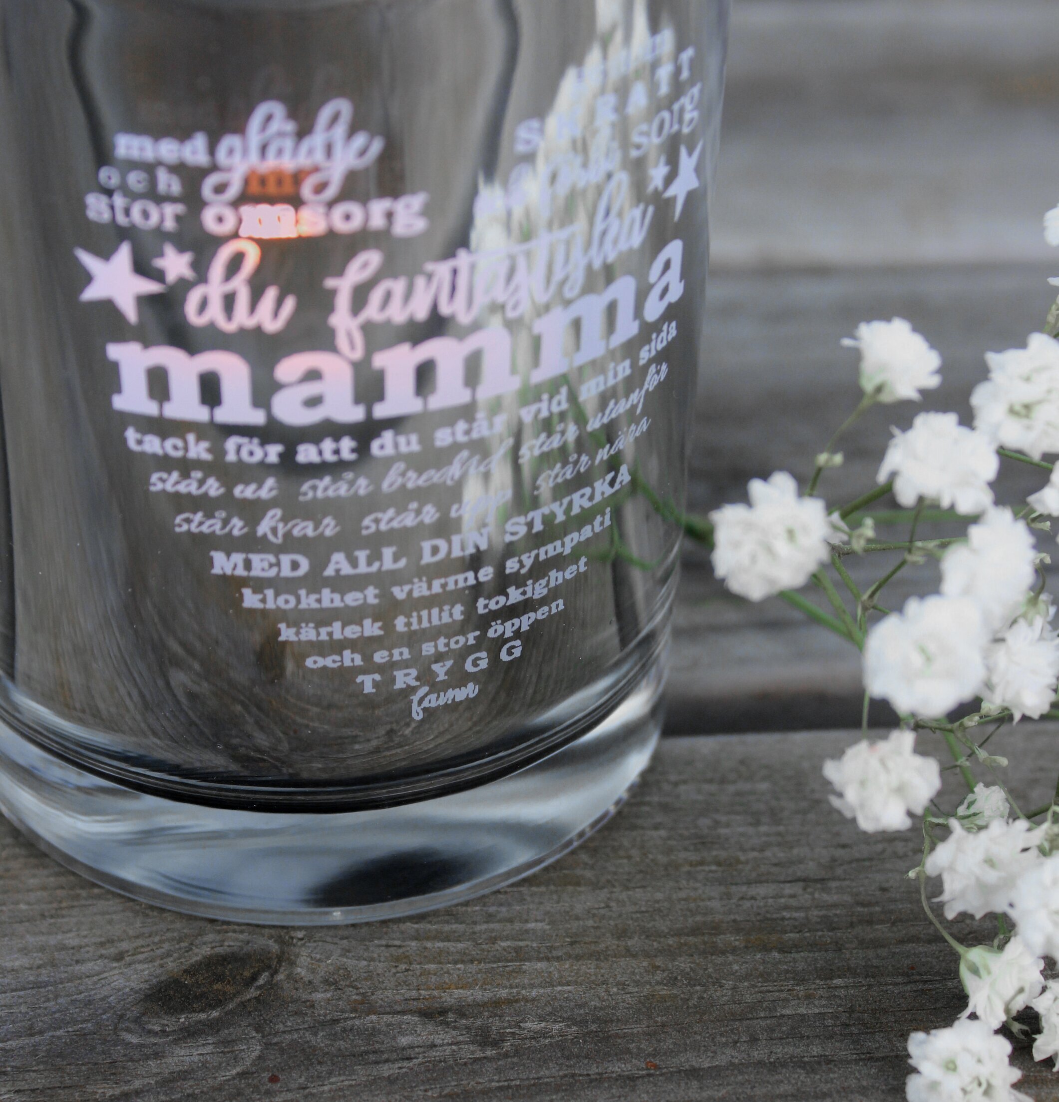 Bild av elegant ljuslykta med kärleksfull inskrift