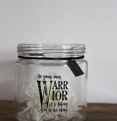 Foto av en elegant ljuslykta med inspirerande text