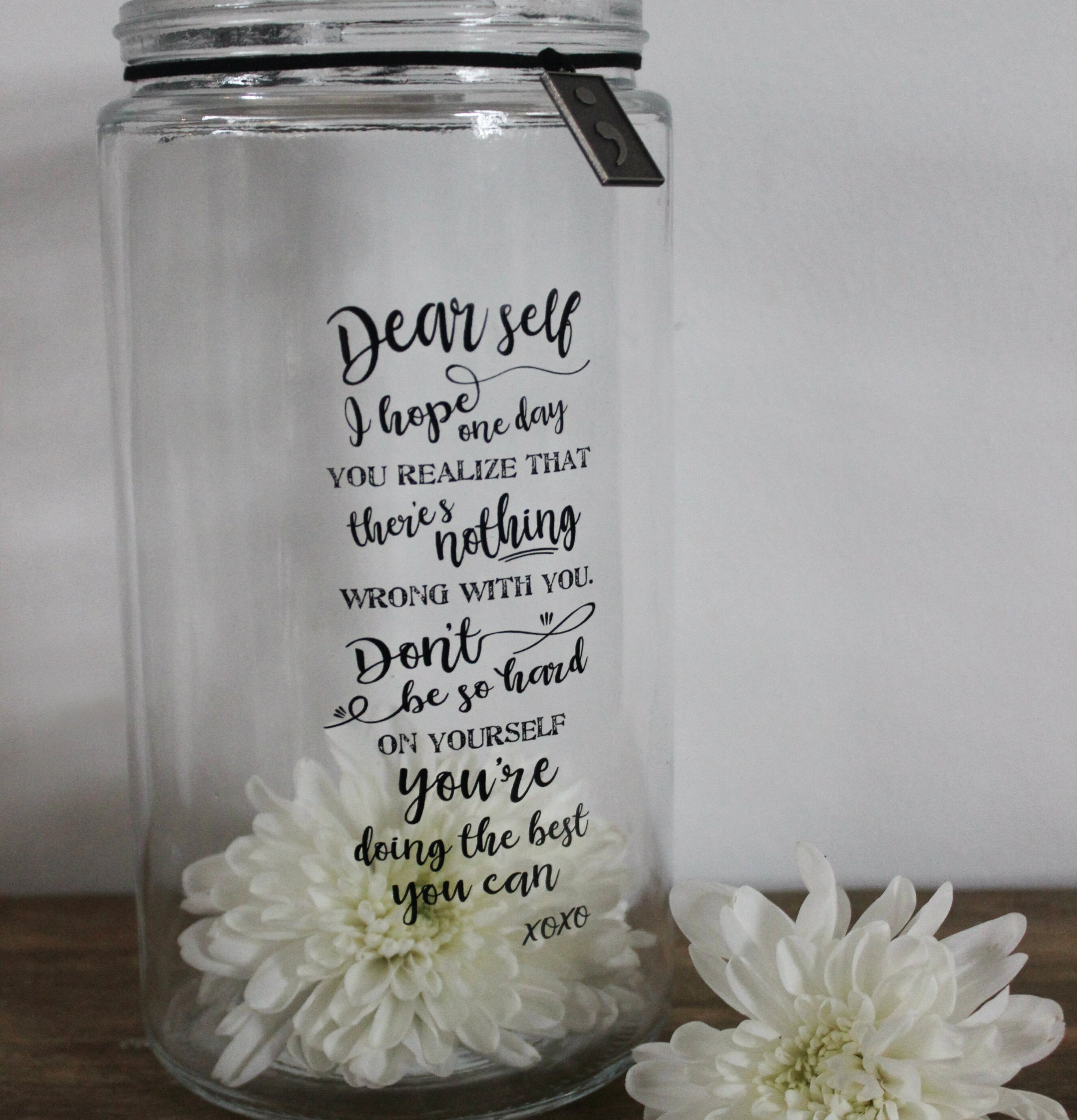 Lykta Dear Self från Majas Cottage på rustik träyta