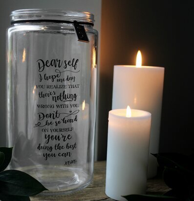 Bild av stilren och inspirerande ljuslykta med ljus