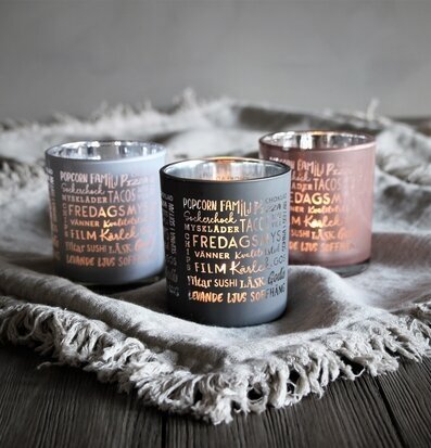 Ljuslykta Fredagsmys Grå/Silver från Majas Cottage i fokus