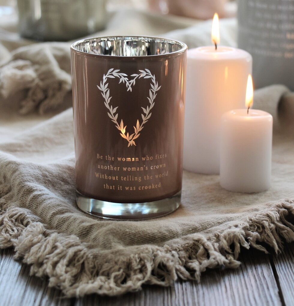 Ljuslykta Woman Rosa/Silver från Majas Cottage på duk