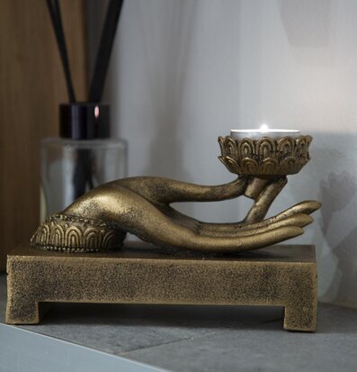 Ljushållare Hand Guld från Different Design på hylla