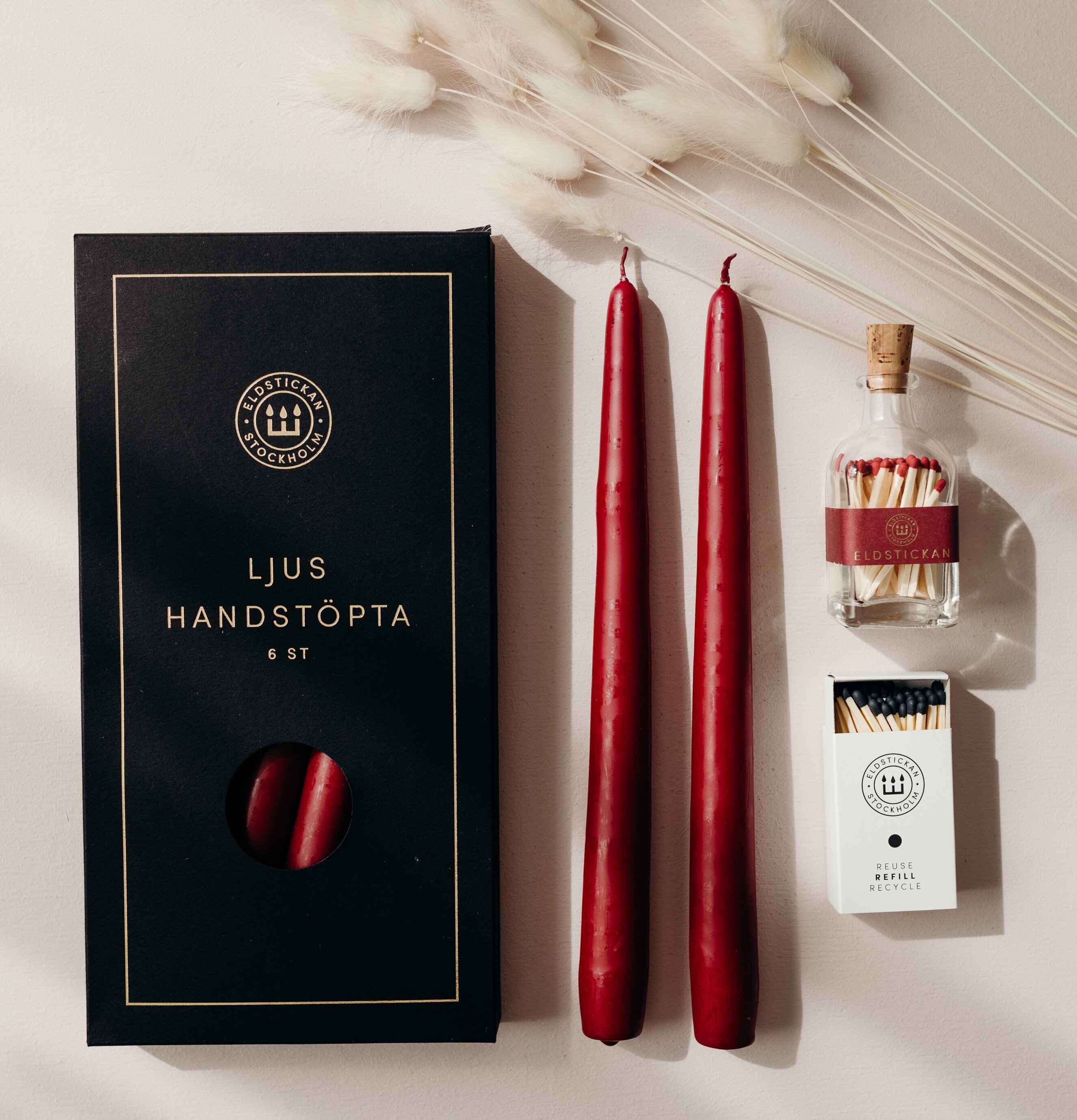 Bild av harmonisk design med ljus och tändstickor