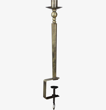 Bild av elegant mässingsljusstake med geometrisk form