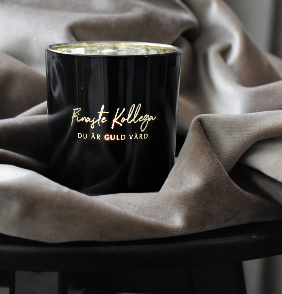 Ljuslykta Finaste Kollega - Majas Cottage på beige filt