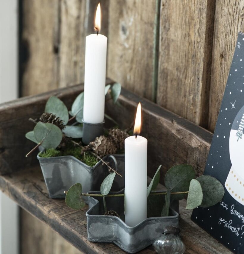 Ljusstake Zink Stjärna från IB Laursen med grönska och kottar