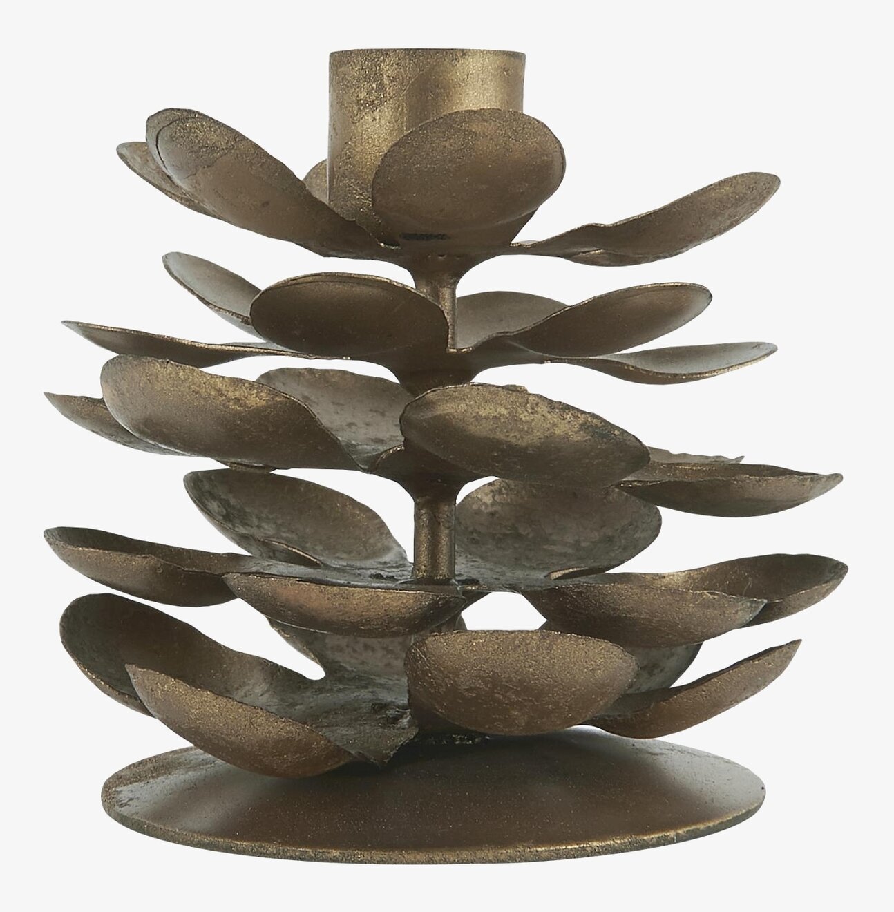 Foto av elegant mässingsljusstake i organisk design