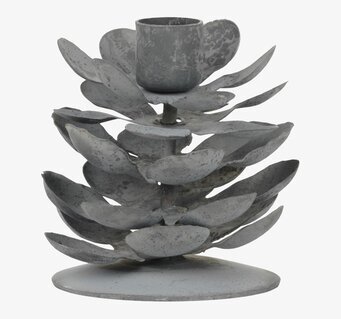 Bild av ljusstake med zinkblad och industriell estetik