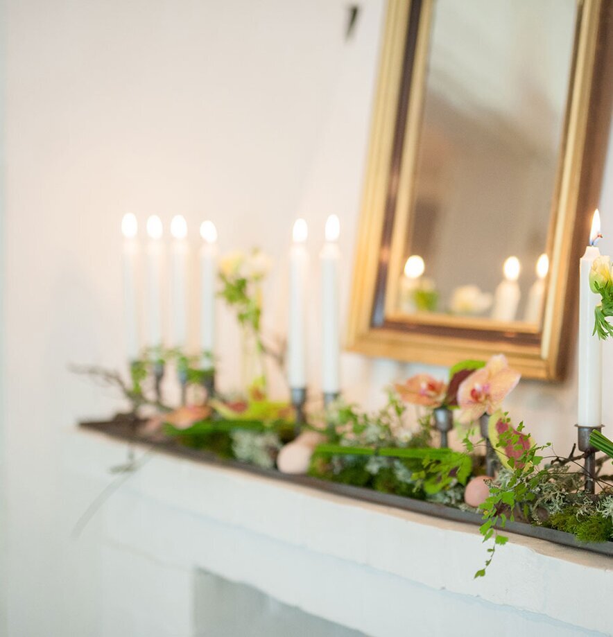 Ljusstake Med 6 Ljus från I AM Interior med blommor